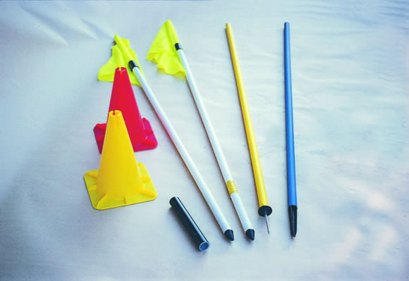drapeaux d’angle, prises en plastique pour batons d’angle, poteau  de slalom, potelet slalom