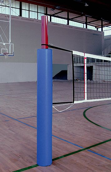 Système de volleyball avec des douilles à bétonner